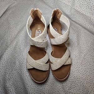 Skechers Bobs Desert Kiss Tan Brown Wicker Memory Foam Sandals size 7 never worn
